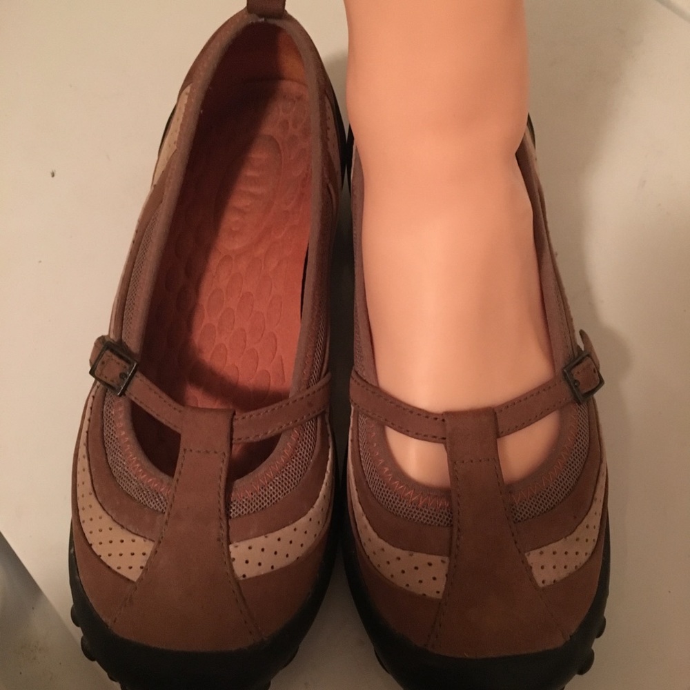 Privo-Women’s slip on shoes.  Excellent condition.